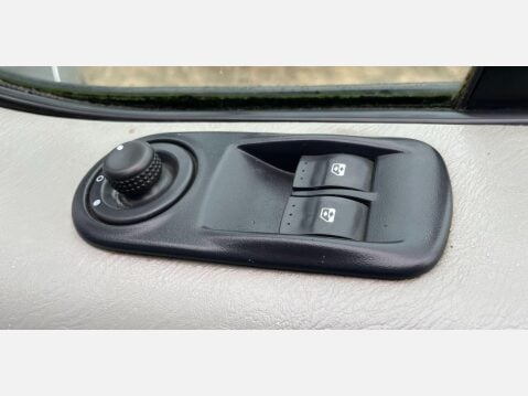 Renault Trafic 2.0 dCi SL27 Panel Van 3dr Diesel Manual L1 H1 (198 g/km, 115 bhp) 22