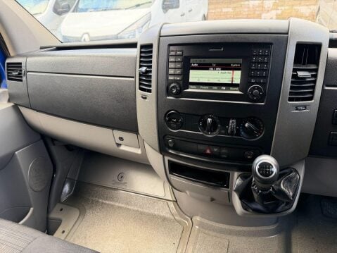 Mercedes-Benz Sprinter 2.1 211 CDi Panel Van 5dr Diesel Manual RWD L2 H3 (234 g/km, 112 bhp) 38