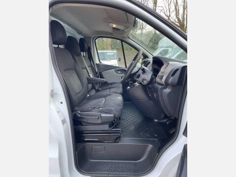 Renault Trafic 1.6 dCi ENERGY 27 Business+ SWB Standard Roof Euro 5 (s/s) 5dr 23