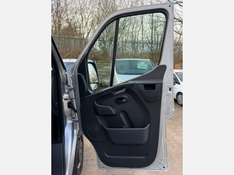 Renault Master 2.3 dCi 35 Business Panel Van 5dr Diesel Manual FWD LWB Medium Roof Euro 6 24