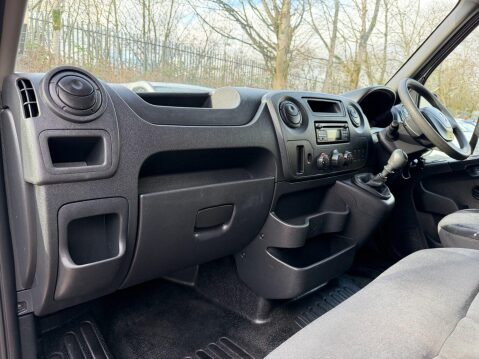 Renault Master 2.3 dCi 35 Business Panel Van 5dr Diesel Manual FWD LWB Medium Roof Euro 6 32