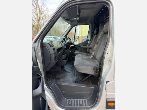 Renault Master 2.3 dCi 35 Business Panel Van 5dr Diesel Manual FWD LWB Medium Roof Euro 6 31
