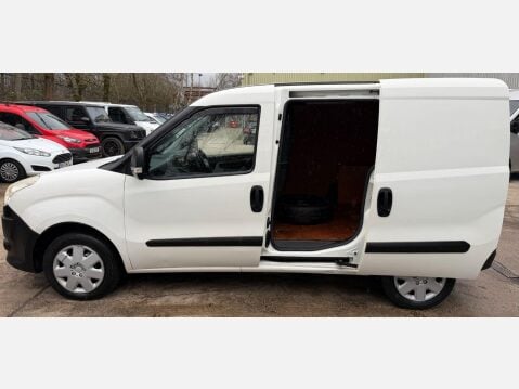 Vauxhall Combo 1.3 CDTi 2000 16v FWD L1 H1 3dr 18