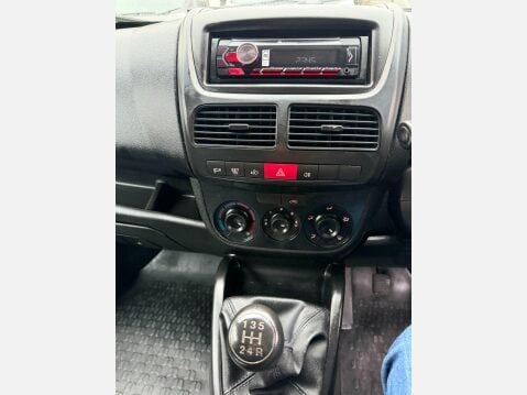 Vauxhall Combo 1.3 CDTi 2000 16v FWD L1 H1 3dr 32