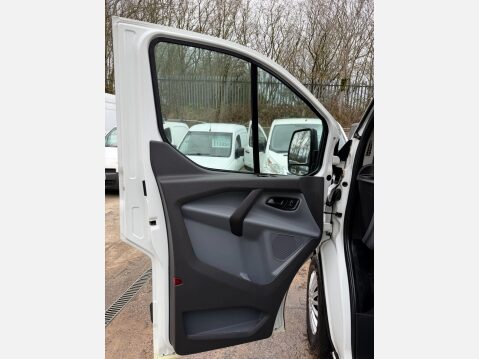 Ford Transit Custom 2.2 TDCi 270 Panel Van 5dr Diesel Manual L1 H1 (186 g/km, 153 bhp) 34