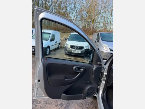Vauxhall Combo 1.7 CDTi 1700 16v Panel Van 3dr Diesel Manual (140 g/km, 99 bhp) 29