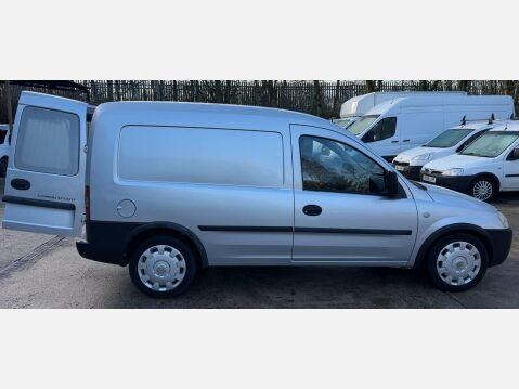 Vauxhall Combo 1.7 CDTi 1700 16v Panel Van 3dr Diesel Manual (140 g/km, 99 bhp) 22