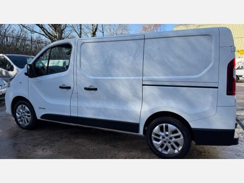 Renault Trafic 1.6 dCi ENERGY 27 Sport Nav Panel Van 5dr Diesel Manual SWB Standard Roof E 21