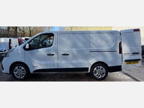 Renault Trafic 1.6 dCi ENERGY 27 Sport Nav Panel Van 5dr Diesel Manual SWB Standard Roof E 31