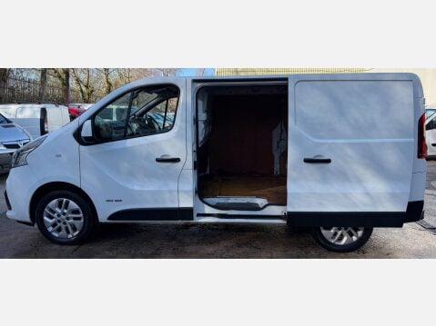 Renault Trafic 1.6 dCi ENERGY 27 Sport Nav Panel Van 5dr Diesel Manual SWB Standard Roof E 30