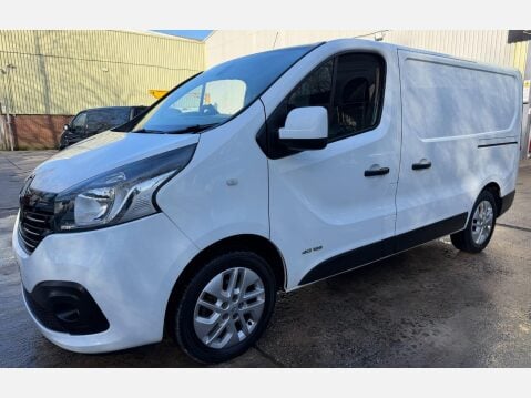 Renault Trafic 1.6 dCi ENERGY 27 Sport Nav Panel Van 5dr Diesel Manual SWB Standard Roof E 25
