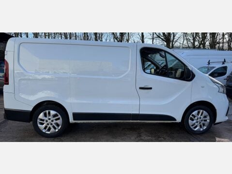 Renault Trafic 1.6 dCi ENERGY 27 Sport Nav Panel Van 5dr Diesel Manual SWB Standard Roof E 8
