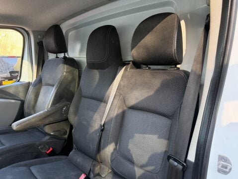 Renault Trafic 1.6 dCi ENERGY 27 Sport Nav Panel Van 5dr Diesel Manual SWB Standard Roof E 44