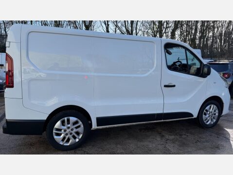 Renault Trafic 1.6 dCi ENERGY 27 Sport Nav Panel Van 5dr Diesel Manual SWB Standard Roof E 10