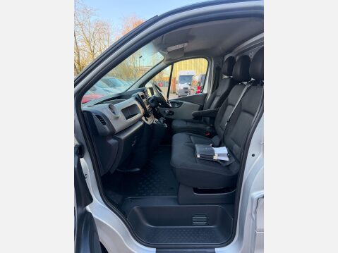 Renault Trafic 1.6 dCi 27 Business Panel Van 5dr Diesel Manual SWB Standard Roof Euro 6 (9 37