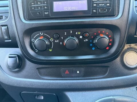 Renault Trafic 1.6 dCi 27 Business Panel Van 5dr Diesel Manual SWB Standard Roof Euro 6 (9 35