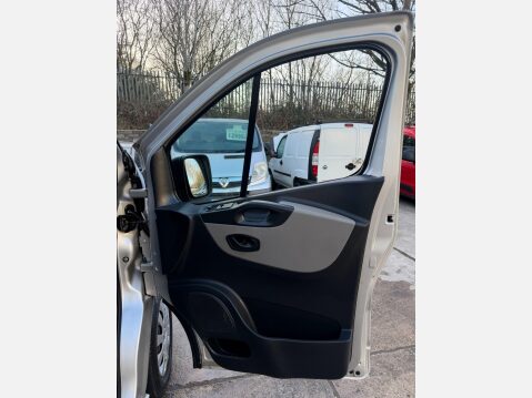 Renault Trafic 1.6 dCi 27 Business Panel Van 5dr Diesel Manual SWB Standard Roof Euro 6 (9 26