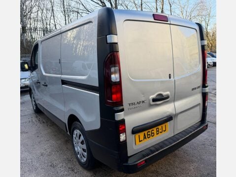 Renault Trafic 1.6 dCi 27 Business Panel Van 5dr Diesel Manual SWB Standard Roof Euro 6 (9 15