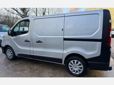 Renault Trafic 1.6 dCi 27 Business Panel Van 5dr Diesel Manual SWB Standard Roof Euro 6 (9 17