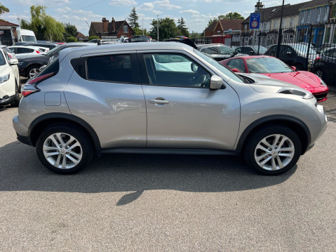 Nissan Juke 1.2 DIG-T N-Connecta Euro 6 (s/s) 5dr 8