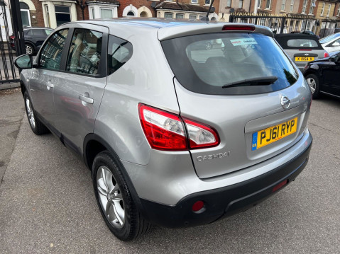 Nissan Qashqai 1.6 Acenta 2WD Euro 5 (s/s) 5dr 5