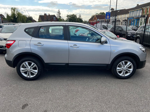 Nissan Qashqai 1.6 Acenta 2WD Euro 5 (s/s) 5dr 8