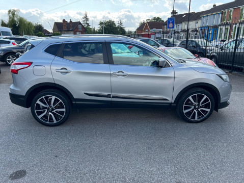 Nissan Qashqai 1.6 dCi Tekna XTRON 2WD Euro 5 (s/s) 5dr 8