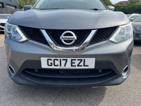 Nissan Qashqai 1.2 DIG-T N-Connecta XTRON 2WD Euro 6 (s/s) 5dr 9