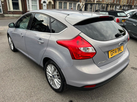 Ford Focus 1.0T EcoBoost Zetec Euro 5 (s/s) 5dr 5