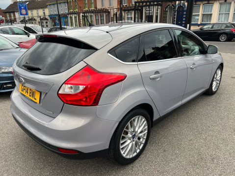 Ford Focus 1.0T EcoBoost Zetec Euro 5 (s/s) 5dr 7