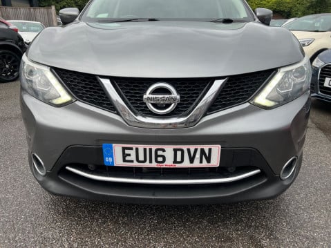 Nissan Qashqai 1.2 DIG-T Tekna XTRON 2WD Euro 6 (s/s) 5dr 9