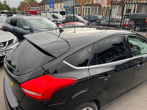 Ford Focus 1.0T EcoBoost Zetec Euro 6 (s/s) 5dr 11