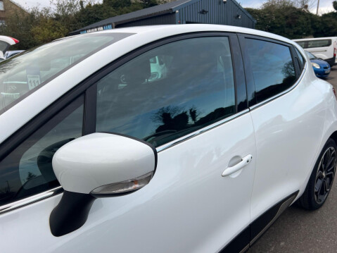 Renault Clio 0.9 TCe Iconic Euro 6 (s/s) 5dr 14