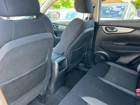 Nissan Qashqai 1.2 DIG-T N-Connecta Euro 6 (s/s) 5dr 28