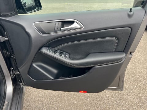 Mercedes-Benz B Class 1.8 B200 CDI Sport 7G-DCT Euro 5 (s/s) 5dr 35