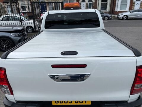 Toyota Hilux 2.4 D-4D Invincible 4WD Euro 6 (s/s) 4dr (TSS) 14