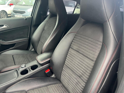 Mercedes-Benz A Class 1.5 A180d AMG Line (Premium) 7G-DCT Euro 6 (s/s) 5dr 29