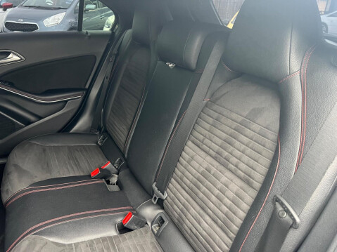 Mercedes-Benz A Class 1.5 A180d AMG Line (Premium) 7G-DCT Euro 6 (s/s) 5dr 32