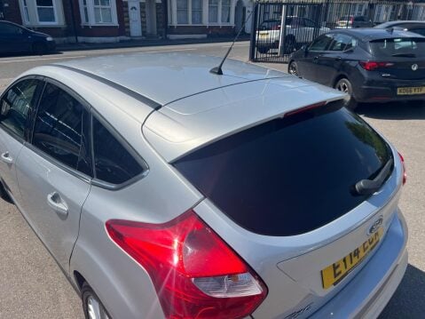 Ford Focus 1.0T EcoBoost Zetec Euro 5 (s/s) 5dr 15