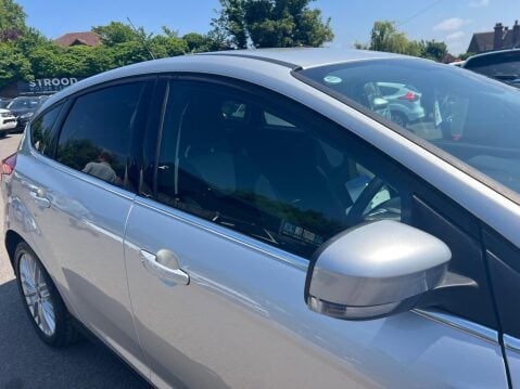 Ford Focus 1.0T EcoBoost Zetec Euro 5 (s/s) 5dr 12