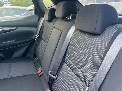 Nissan Qashqai 1.2 DIG-T N-Connecta XTRON Euro 6 (s/s) 5dr 17