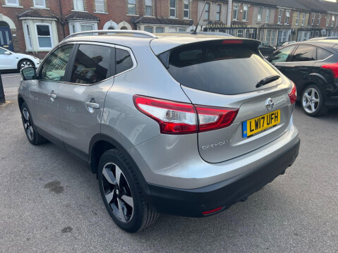 Nissan Qashqai 1.2 DIG-T N-Connecta XTRON Euro 6 (s/s) 5dr 4