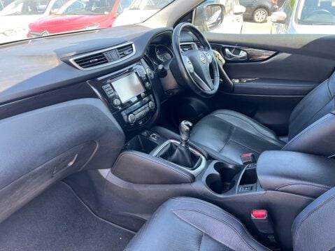 Nissan Qashqai 1.2 DIG-T Tekna 2WD Euro 5 (s/s) 5dr 16