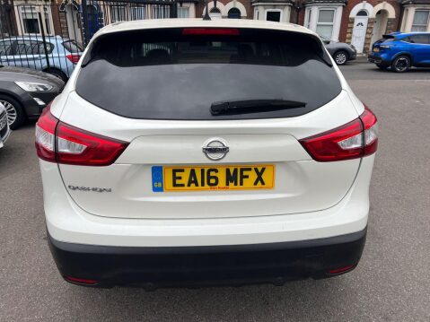Nissan Qashqai 1.2 DIG-T N-Connecta 2WD Euro 6 (s/s) 5dr 5