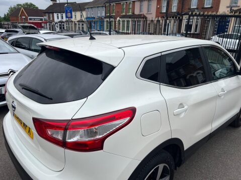 Nissan Qashqai 1.2 DIG-T N-Connecta 2WD Euro 6 (s/s) 5dr 13