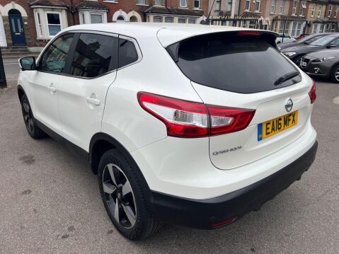 Nissan Qashqai 1.2 DIG-T N-Connecta 2WD Euro 6 (s/s) 5dr 4