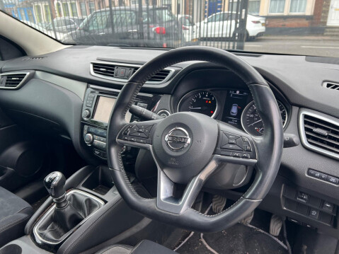 Nissan Qashqai 1.2 DIG-T N-Connecta Euro 6 (s/s) 5dr 16