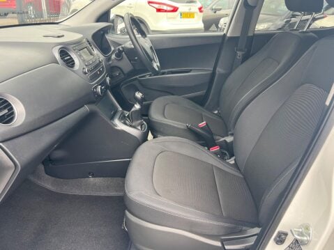 Hyundai i10 1.0 Premium Euro 6 5dr 23