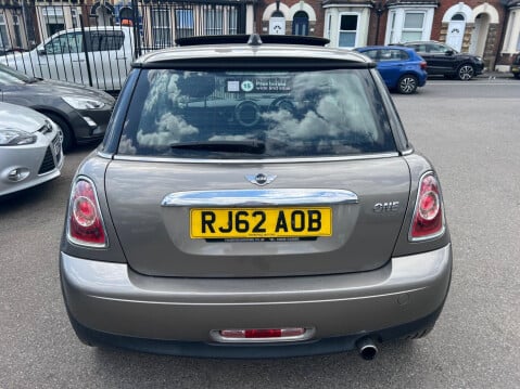 Mini Hatch 1.6 One Auto Euro 5 3dr 4