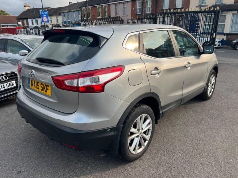Nissan Qashqai 1.2 DIG-T Acenta 2WD Euro 5 (s/s) 5dr 6